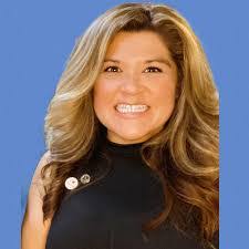 Ann Rosas's Instagram, Twitter & Facebook