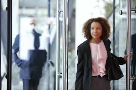 Unlike large banks or asset management firms with comprehensive training investment personnel includes portfolio managers and research analysts who manage the fund. 10 Steps To A Career In Hedge Funds