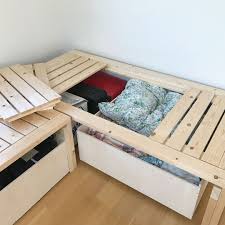 三葉さんはinstagramを利用しています 最近のdiy 我が家には押入れがなくて 大きなものを収納するスペースがありません 特に布団類 それで思いついたのが 来客用ベッドを兼ねた収納で シングルサイズを３つ作りました 普段はソファーがわ 収納