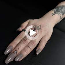 36 Cute And Amazing Finger Tattoo Ideas For Women And Men Hands In 2020 Finger Tattoos Finger Tattoos Fade Finger Tattoo For Women