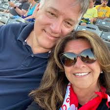 Baltimore Orioles visiting my feeders. My 1st time seeing 3 😃