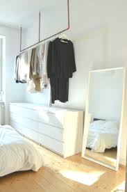 Kleiderstange Ideen Amp Bilder Kleidung Ideen Bilder Gelander In 2020 Schlafzimmer Aufbewahrung Offene Garderobe Offener Kleiderschrank