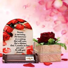 Here are some cute personalised and custom gift ideas to suit all. Top 5 Gift Ideas To Make Your Beloved Happy On Your First Anniversary Aryanflorist Blog