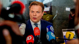 De boek of het boek, wij helpen je graag. Rutte Opperde Andere Functie Voor Cda Kamerlid Omtzigt Minister Maken Nu Het Laatste Nieuws Het Eerst Op Nu Nl