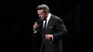 Esta semana en ¡hola!, disponible los jueves, luis miguel celebra en solitario en su yate, lejos de su familia, amigos y mollie. This Was The Tender Reunion Between Luis Miguel And His First Love After 30 Years