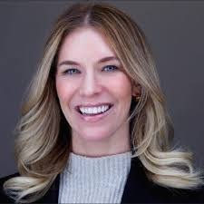 Lori Bettencourt's Instagram, Twitter & Facebook