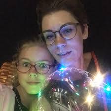 Anna New's Instagram, Twitter & Facebook