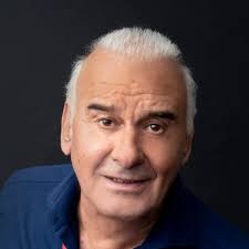 Joyeux anniversaire à Michel Fugain qui fête aujourd'hui ses 83 ans ! 🎂🎉