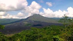 Balinese police are searching for a russian model who went viral after filming a racy video on mount batur, a volcano on indonesia's 'island of the gods.' the clip was watched by more than. Ini Identitas Bule Rusia Yang Bikin Video Mesum Di Gunung Batur Suara Bali