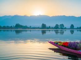 Pin By Fatemah Khoja On House Boats In 2020 Sunrise Lake Kashmir India Sunrise