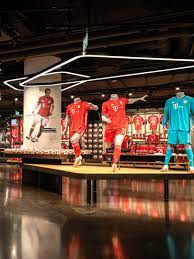 Buy the official bayern munich kit in our bayern munich shop, with the latest shirts and jerseys from adidas plus training range. Allianz Arena Fc Bayern Store