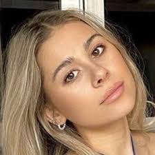 Amanda Sawdey's Instagram, Twitter & Facebook