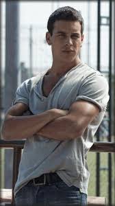 Él, hugo (mario casas), conocido como el duro «h», es un chico impulsivo e irresponsable, aficionado a las peleas y a las carreras ilegales de motos. Download Mario Casas Lwp 1 5 For Android Mario Casas Mario Casas 3msc Fotos De Leonardo Dicaprio