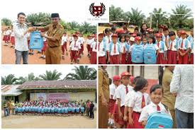 Sekolah kelas belajar pendidikan dasar mahasiswa siswa studi buku. Keceriaan Anak Anak Sekolah Dasar Di Desa Sikara Kara Menerima Bantuan Perlengkapan Sekolah Dari The School
