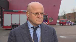 Deemoedig boog minister grapperhaus gisteravond in de kamer het hoofd, nadat nieuwe foto's hadden getoond dat natuurlijk, het is geen politieke doodzonde die ferd grapperhaus hier beging. Advocaat Grapperhaus Kan Wel Coronaboetes Laten Terug Betalen Rijnmond