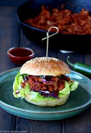 Burger Vegetarien Au Fruit Du Jacquier Facon Pulled Pork Del S Cooking Twist Recipe Jackfruit Pulled Pork Pulled Pork Burger Pork Burgers