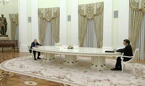 К встрече лидеров россии и франции приковано внимание . Voevat Do Poslednego Russkogo Putin Pogovoril S Makronom Flot 2017
