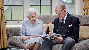 The most famous family on earth is mourning the loss of its patriarch. 73 Let Manzele Kralovna Alzbeta Ii A Princ Philip Oslavili Vyroci A Podelili Se O Dojemny Spolecny Snimek Super Cz