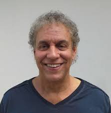 Dos torres en construcción, una en el Vedado y otra en Cojimar. Bueno, cada  cual hace lo que puede...