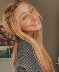 oh hey ;) #photo #hey #blonde #blackandwhite #thursday #instagram  #instagood #singer #singersongwriters #teen #goodvibes #emmamarie  #emmamariemusic