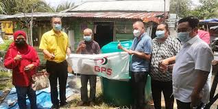 Namun jika puncanya disebabkan oleh dinding yang lembap, masalah tersebut perlu diselesaikan terlebih dahulu. Wilfred Yap Giving The Septic Tank To A House Owner Donated By S D Fibre Trading Sdn Bhd Supp News Portal