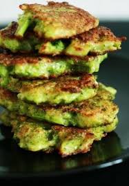 Galettes De Brocolis Au Parmesan Pour 10 Galettes 1 Brocoli 65g De Farine 1 œuf 30g De Parmesan En Poudre 1 P Recettes De Cuisine Cuisine Galettes De Brocoli