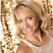 Samantha Brill's Instagram, Twitter & Facebook