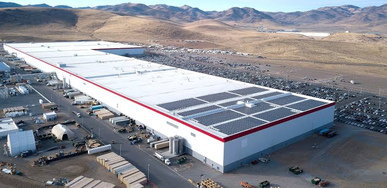 Tesla resumes Gigafactory 1 solar panel installations