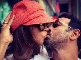 Dd plans and spoils the honeymoon plans but siddharth and roshni still carry on for their honeymoon. Yeh Jaadu Hai Jinn Ka Update January 1 Roshni Gets Her Memory Back Parveen Plans Against Aman Times Of India