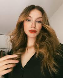 Frankie Bates's Instagram, Twitter & Facebook