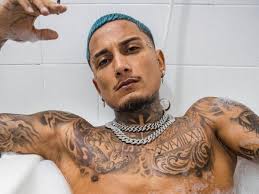 Dynho Alves posta nude durante o banho e empolga internautas