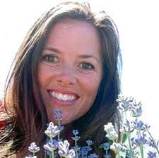 Kelly Mata's Instagram, Twitter & Facebook