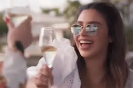 Por instagram emma coronel ofrece jugosa recompensa por lindo gatito perdido. El Chapo S Wife Makes Classy Debut On On Vh1 S Cartel Crew