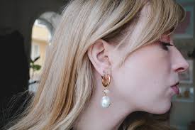 Sandra beijer, född 1984, skriver sen 2005 den välbesökta bloggen niotillfem. Pandeliv Lasagneoskulden Sandra Beijer