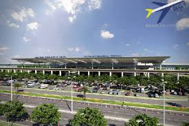 Hành khách đông kín tại khu vực làm thủ tục soi chiếu sân bay tân sơn nhất. 5 San Bay Quá»'c Táº¿ Lá»›n Nháº¥t Cá»§a Viá»‡t Nam