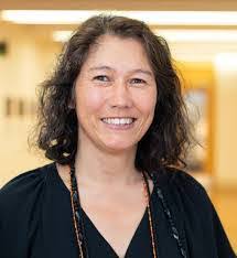 Iris Bates's Instagram, Twitter & Facebook