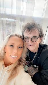 Nicole Wiler's Instagram, Twitter & Facebook