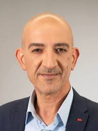 Nitzan Mintz and Dede Bandaid: Making people look twice