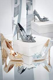 Ein schuh kann ein leben verändern. Jimmy Choo Cinderella Kollektion Cinderella Schuhe Jimmy Choo Hochzeitsschuhe