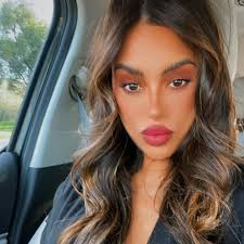 Jessica Simpson is clapping back at claims she is drinking again after over  six years of sobriety. 👏🙅‍♀️ She shut down a critic who commented