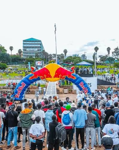 had the pleasure of being one of the judges at the first ever 'Red Bull Scramboo' by @redbullkenya and yhoo!! We definitely had a blast 🤩 #RedBullGivesYouWiiings