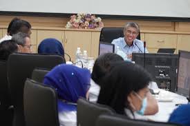 On the 1 january 1998, the title of state development officer was changed to state development director. Tengku Zafrul On Twitter Saya Ingin Mengucapkan Setinggi Tinggi Penghargaan Kepada Lhdn Sabah Yang Telah Bekerjasama Dengan Pelbagai Agensi Kerajaan Persekutuan Yang Berkaitan Seperti Angkatan Pertahanan Awam Apm Jabatan Sukarelawan Malaysia