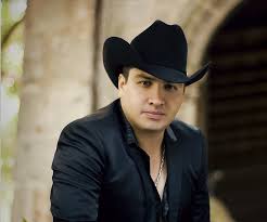 Julión álvarez continúa sumando seguidores a pesar de los problemas legales que enfrentó en el pasado. A Lo Mejor Es Por Envidia Celos O Politica Julion Alvarez Tras Ser Ligado Al Narco Cronica De Xalapa