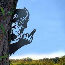 Bigfoot and Alien middle finger metal art  vitmetal