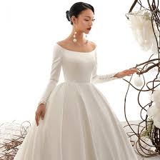 Retro weddings are so in right now, so why not take inspiration from the cuties that actually got hitched back when cat eye glasses and big. 28 Chic 1950s Inspired Vintage Wedding Dresses Ideas Chicwedd