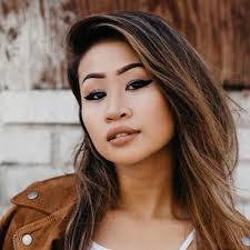 Amber Julian's Instagram, Twitter & Facebook