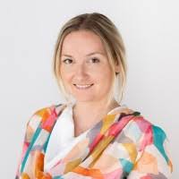 200+ perfiles de «Saks»