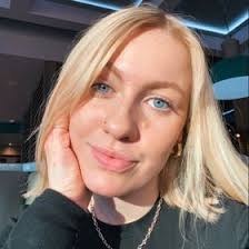 Mia Barlow's Instagram, Twitter & Facebook