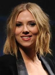 Growing Out Bangs Short Hair Middle Part In Between Stages Scarlett Johansson Hairstyle Choppy Bob Hairstyles Hairstyle