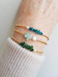 Aquamarine March Birthstone Bracelet 18k Gold Filled Clasp Dainty Gemstone Chip Crystal Pearl Bracelet Tiny Bead Bracelet Gift For Her In 2021 Gemstone Chips Bracelet Tiny Bead Bracelet Beaded Bracelets